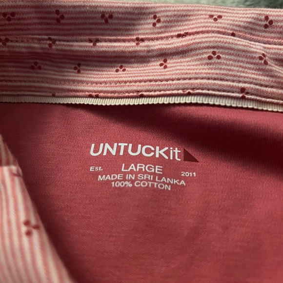 3/$60 Untuckit polo - Picture 3 of 4